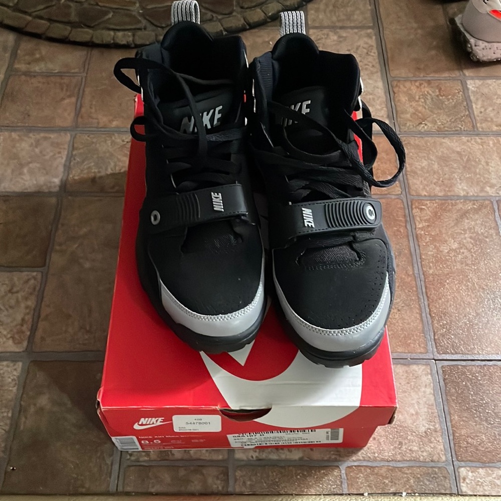 Only been worn a few time Bo Jackson